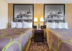 Super 8 by Wyndham Decorah 5