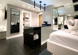 Sybaris Pool Suites 3
