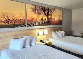 Days Inn by Wyndham Houston 4