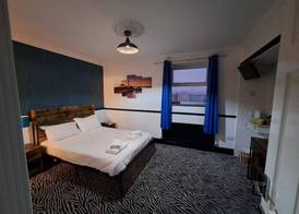 Boathouse Hotel 4