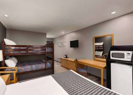 Travelodge by Wyndham Brandon 4