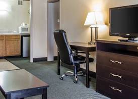 Quality Inn & Suites York East 4