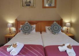 Autumn Breeze Manor Guest House 5