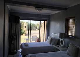 Glenashley Beach Accommodation - B&B and Backpackers 2