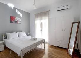 Kolonos - A Renovated Apartment 3