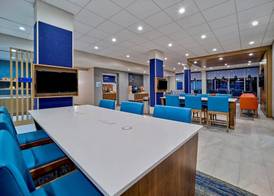 Holiday Inn Express & Suites HUNTSVILLE – SPACE CENTER by IHG 2