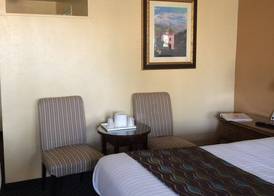 Oasis Inn and Suites 5