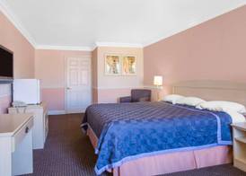 Super 8 By Wyndham Hayward Downtown 5