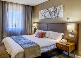 Rainbow Towers Hotel & Conference Centre 5