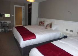 Ryan's Hotel 5
