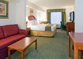 Holiday Inn Express & Suites EMPORIA by IHG 4