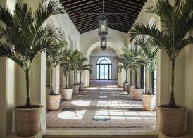 Four Seasons Hotel at The Surf Club 4
