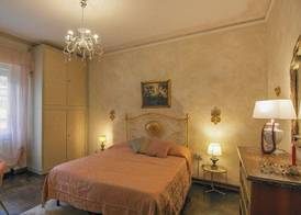 Butterfly Apartment In Lucca 3