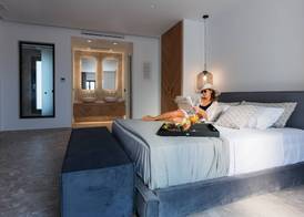 Milestones Naxos 4