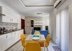 Idyllic Apartment Just off the Promenade 5