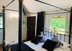 Oldlands Farmhouse Gatwick 3