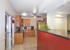 Howard Johnson by Wyndham Bakersfield 2