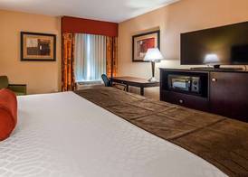 Best Western Plus Parkway Hotel 4