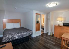Borden Inn & Suites 4