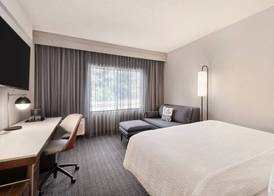 Courtyard by Marriott Burlington 5