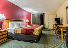 Econo Lodge Whiteville 3