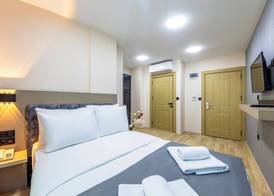 The Business Class Hotel 5