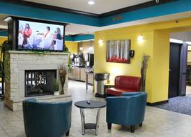 Parkwood Inn & Suites 4