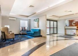 Comfort Inn & Suites Saint Louis Lafayette Square 2