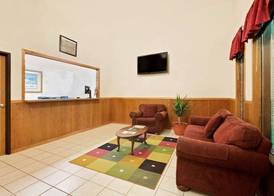 Super 8 by Wyndham Marshall 2