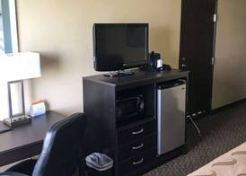 Quality Inn & Suites Mendota near I-39 4