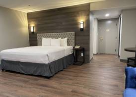 Chateau Hotel and Conference Center 5