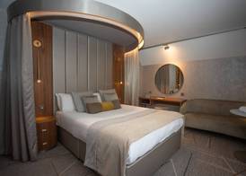 The Royal Toby Hotel 5