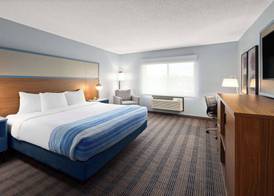 AmericInn by Wyndham North Branch 5