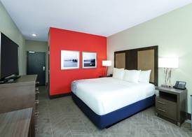 La Quinta Inn & Suites by Wyndham Opelika Auburn 5