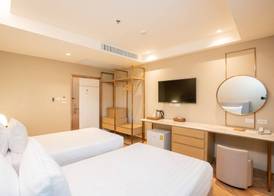 Away Bangkok Riverside Kene 4