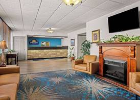 Days Inn by Wyndham Dubuque 2