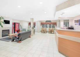 Microtel Inn & Suites by Wyndham Colfax/Newton 2