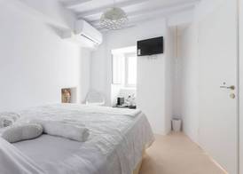 aniko suites Chora 2