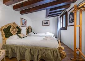 Gondola Luxury - Campo Santi Filippo e Giacomo by Wonderful Italy 5