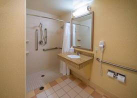 Fairfield Inn & Suites by Marriott Wausau 4