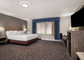 Baymont by Wyndham Waukesha 5