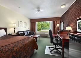 Travelodge by Wyndham Simcoe 5