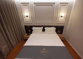 Hotel By Holiday 5