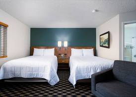 MCM Elegante Suites 4
