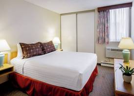 Cartier Place Suite Hotel 2