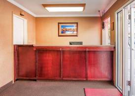 Econo Lodge Portland Downtown 2