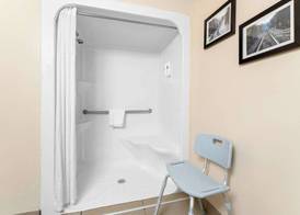 Comfort Suites near Robins Air Force Base 3