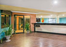 Super 8 by Wyndham Tulsa - Route 66 3