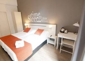 Hostal Live Barcelona 4