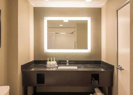 Holiday Inn Express & Suites NORWOOD-BOSTON AREA by IHG 4
